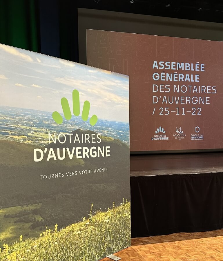 Photo des supports de l'assemblé générale des notaires d'Auvergne